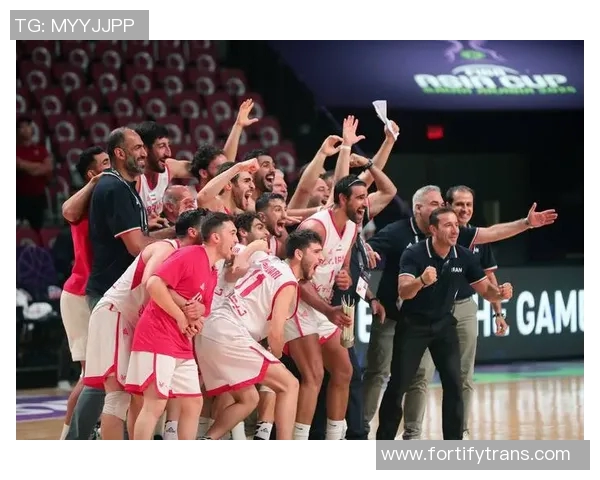 中国男篮与伊朗队赛场冲突引发热议球迷对比赛精神的反思与讨论